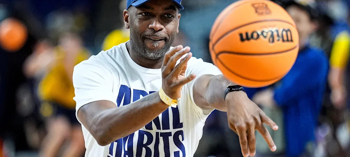 Michigan basketball officially names Mike Boynton Jr. as head coach