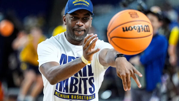 Michigan basketball officially names Mike Boynton Jr. as head coach