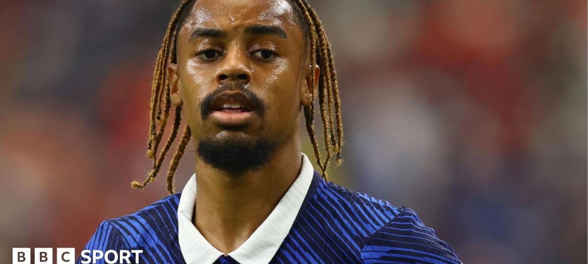 Liverpool preparing opening bid for PSG's Barcola