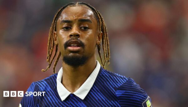 Liverpool preparing opening bid for PSG’s Barcola