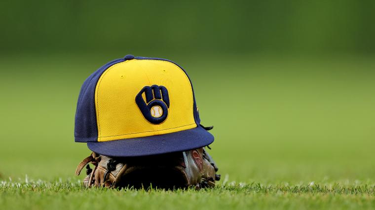 Brewers quietly cut ties with former Yankees infielder after Astros trade