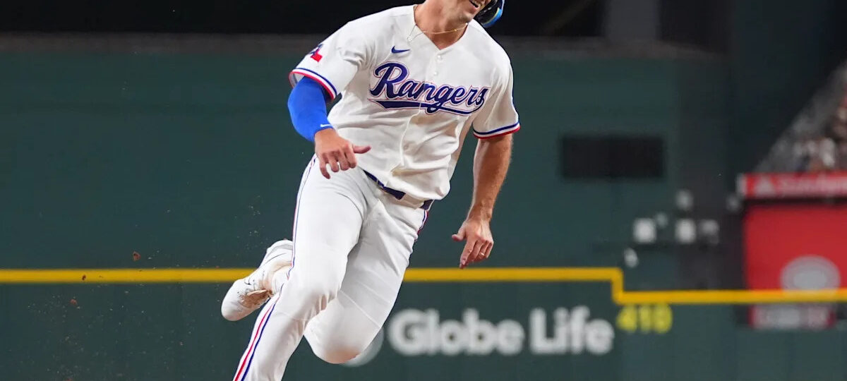 Nathan Eovaldi strikes out 8 as the Rangers beat the Mariners 7-1
