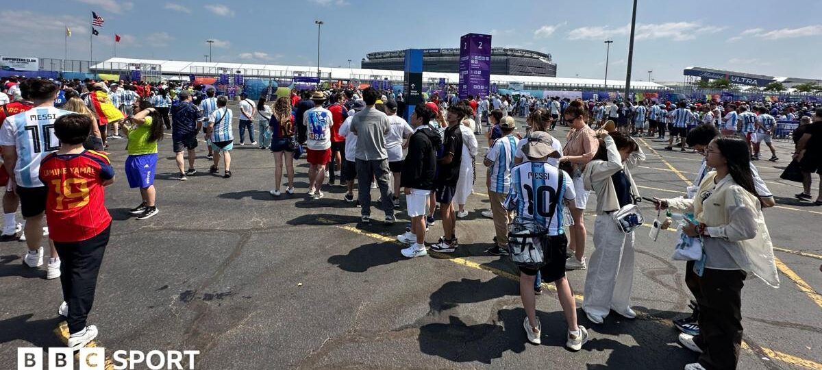 Trump presence means long queues for World Cup final