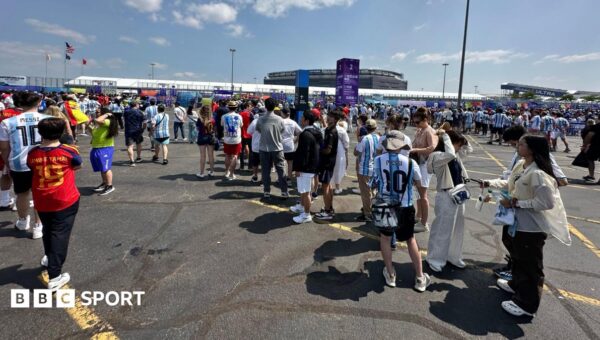 Trump presence means long queues for World Cup final
