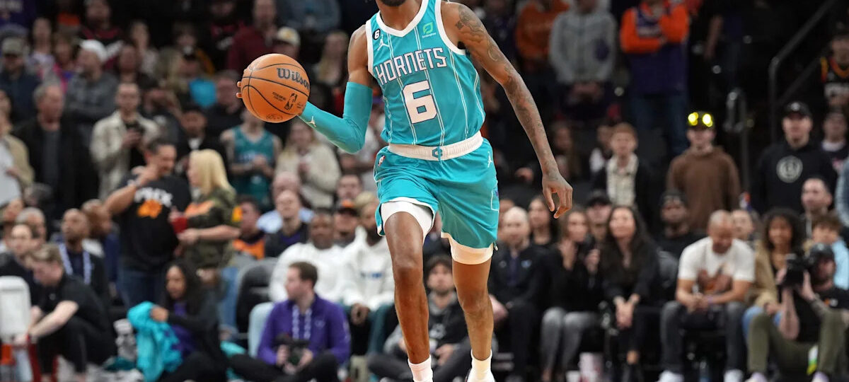 Former Charlotte Hornets forward agrees to overseas contract