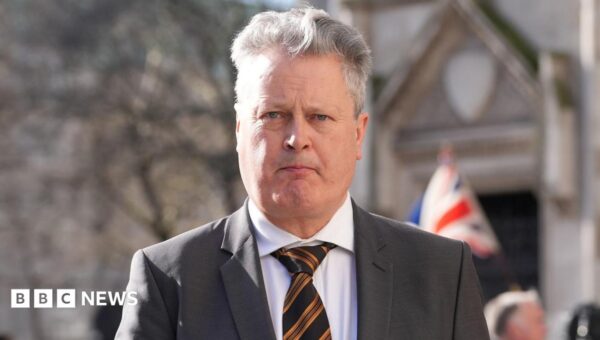 MI5 to pay damages for illegal surveillance of journalist’s phone
