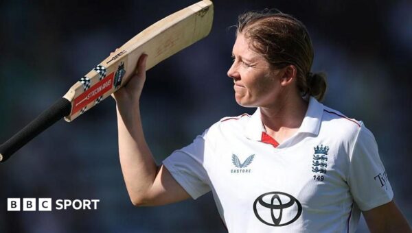 England facing defeat in Knight & Beaumont’s farewell