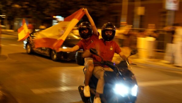 Spanish king hails World Cup heroes as celebration tour begins