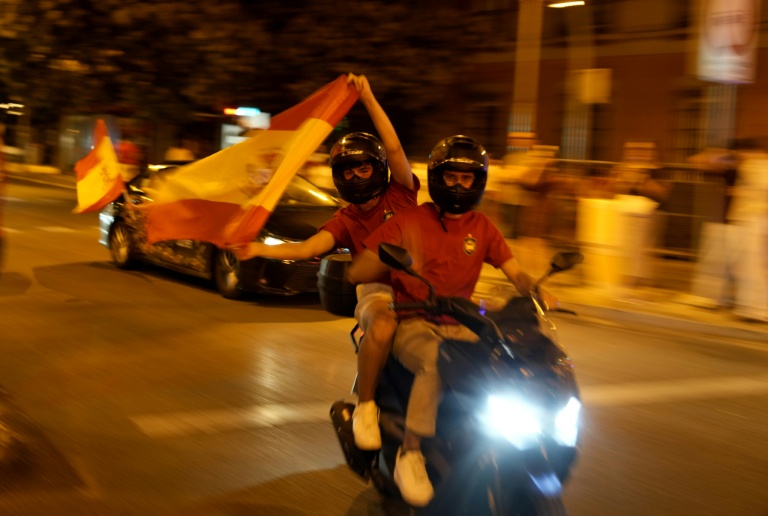 Spanish king hails World Cup heroes as celebration tour begins