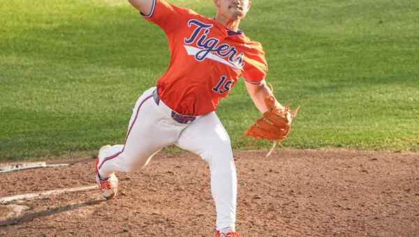 Reacting to Clemson star turning down MLB for one more season with Tigers