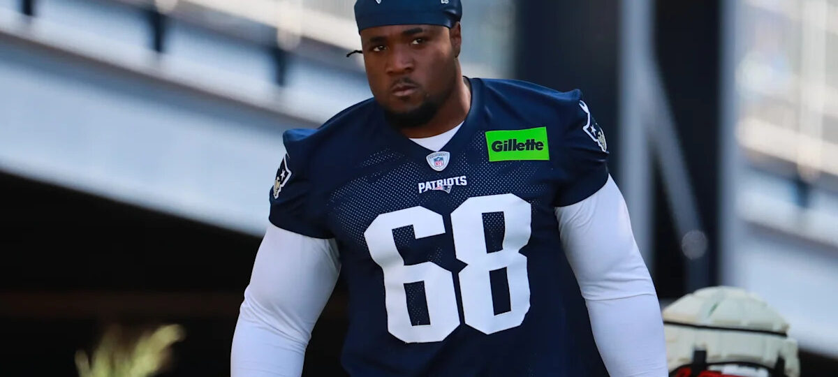 Patriots re-sign DT Isaiah Iton