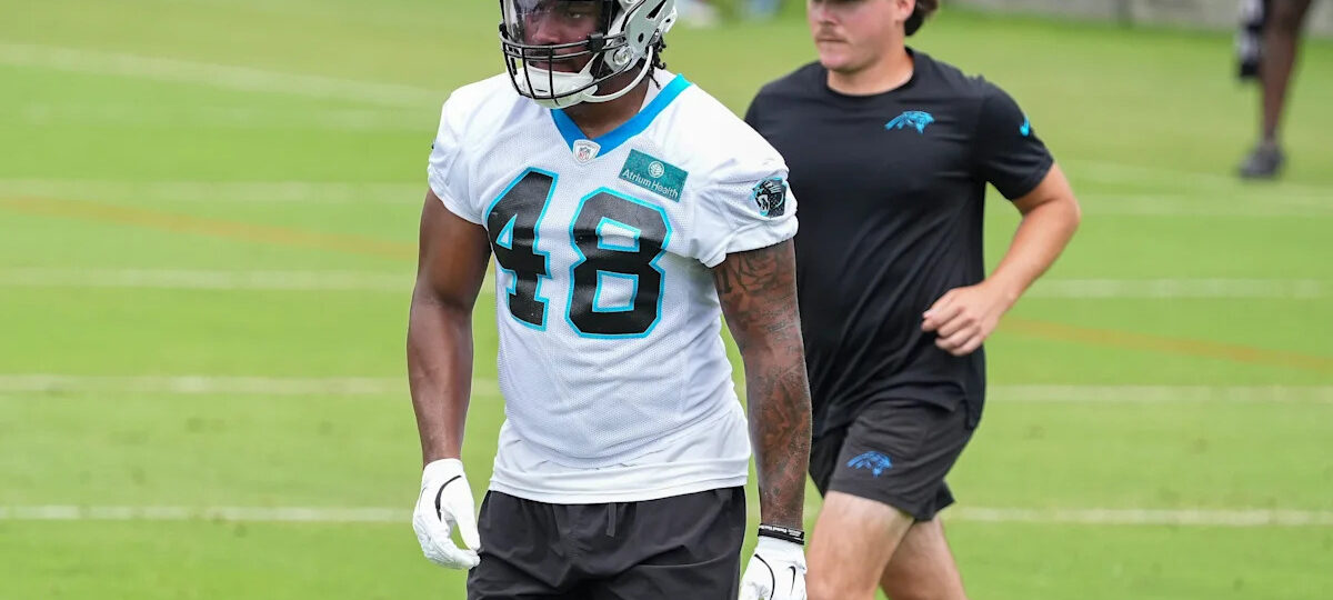 Panthers sign 2 players, including familiar face, on Friday