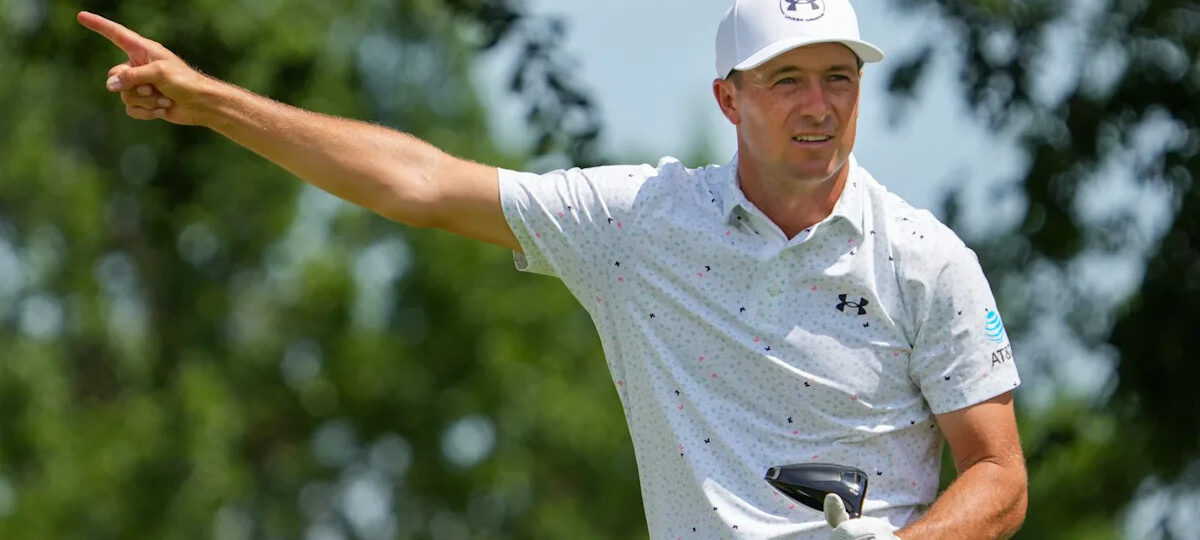 Jordan Spieth makes birdie after tee shot lands under garbage can