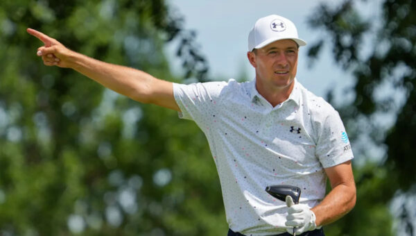 Jordan Spieth makes birdie after tee shot lands under garbage can