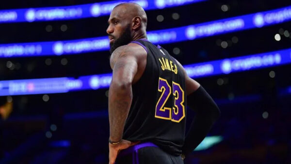 Warriors predicted to trade Kristaps Porzingis for elite $112M 3-and-D wing to secure LeBron James