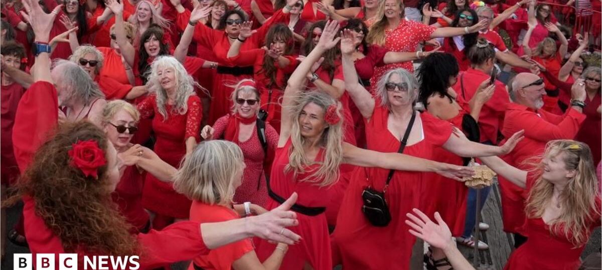 It's me, Cathy – thousands pay tribute to Kate Bush classic