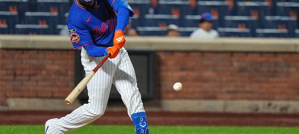 Robert has a 2-run single in the 8th to lift the Mets past the Marlins, 4-2
