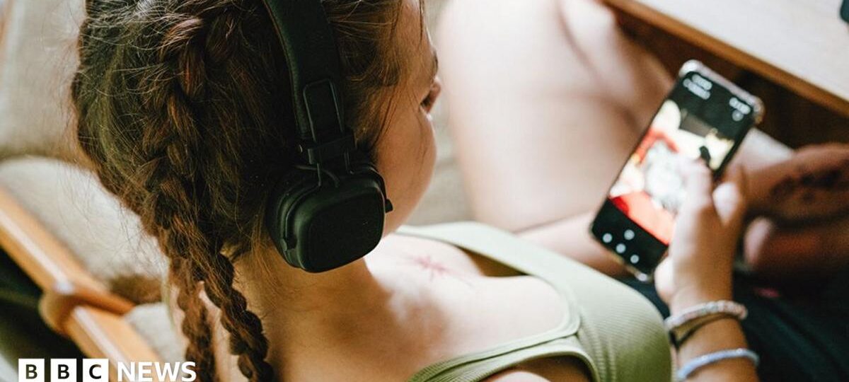 YouTube still recommending eating disorder videos to teens, research finds