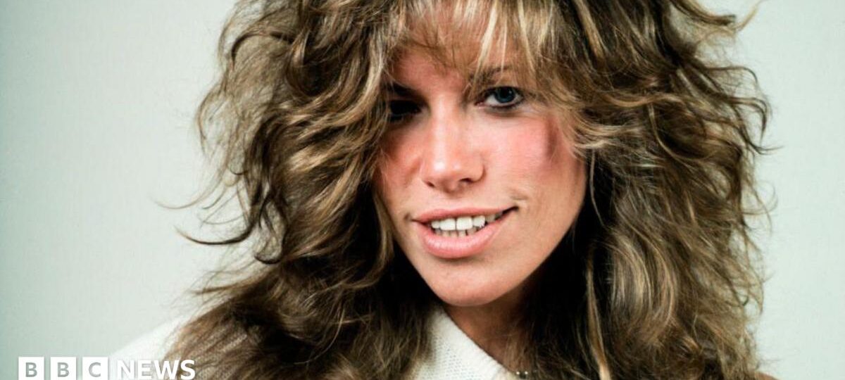 Carly Simon reveals Parkinson's diagnosis