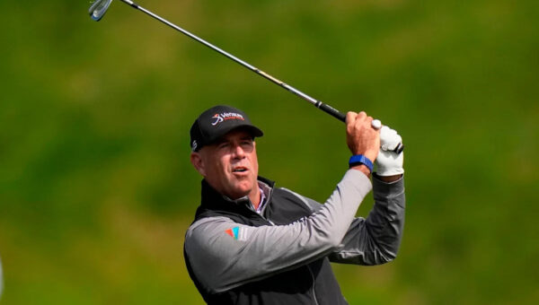 Stewart Cink, Charlie Wi share US Senior Open lead after opening 67s