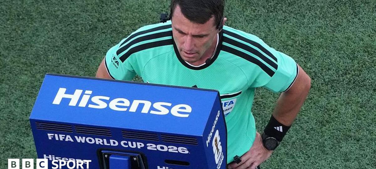 Only use VAR when error blatant - referee chiefs