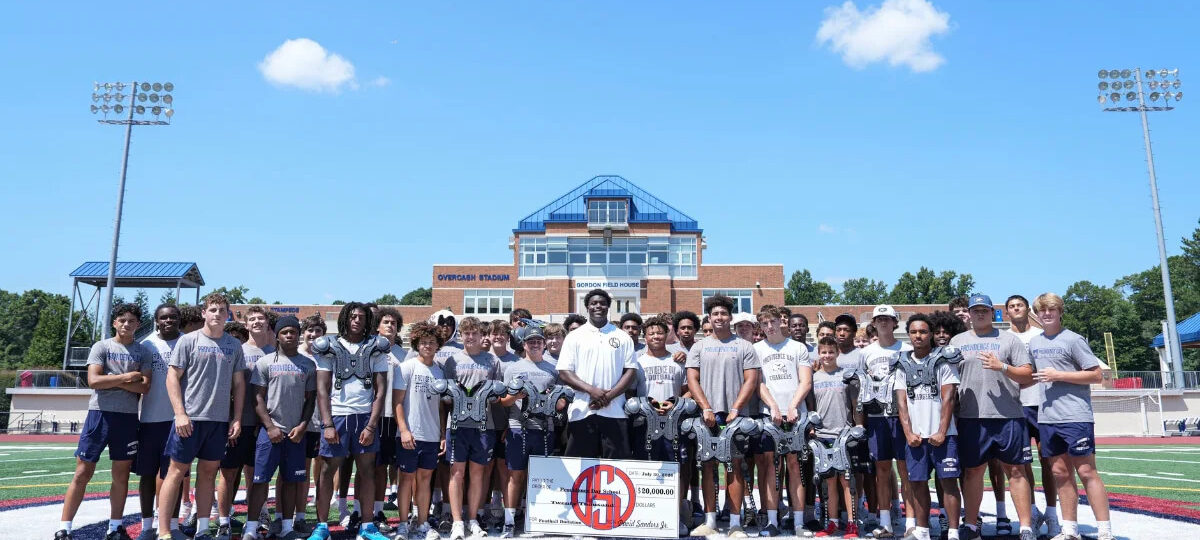 Tennessee OT David Sanders Jr. donates $20,000, football equipment to alma mater