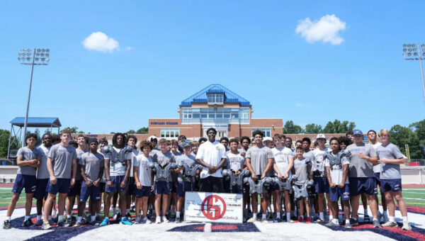 Tennessee OT David Sanders Jr. donates $20,000, football equipment to alma mater