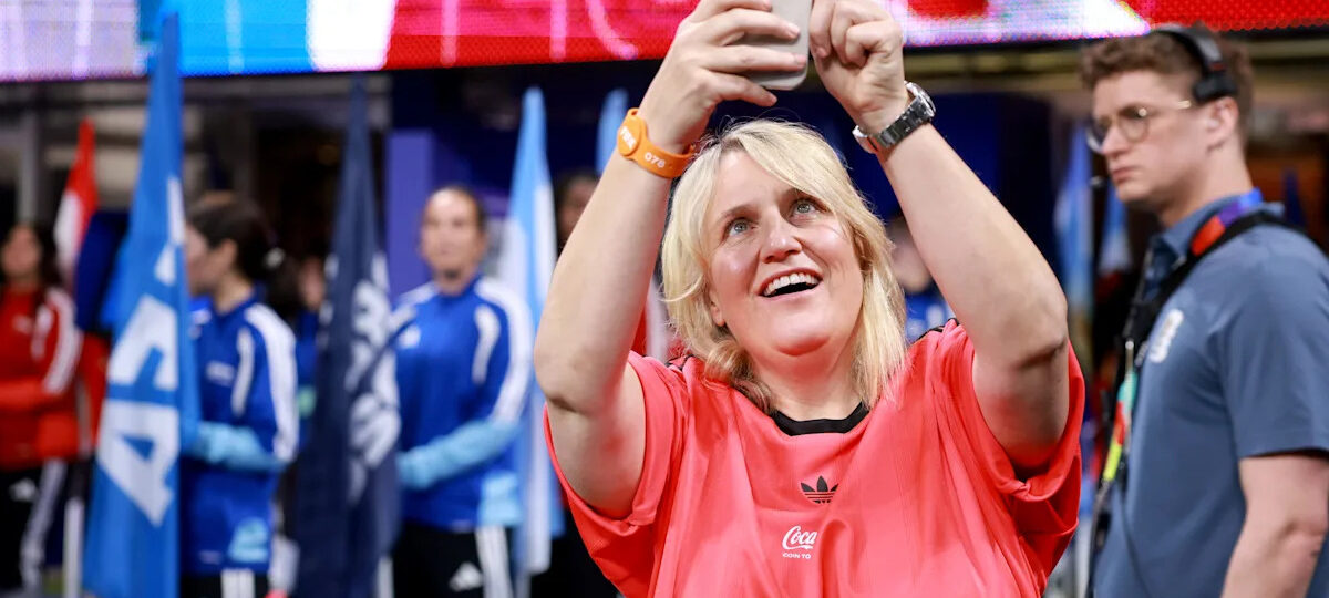 USWNT coach Emma Hayes is like any other soccer fan after meeting Messi, Salah