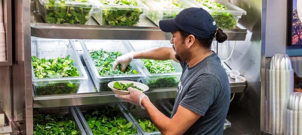 Taco Bell and other major chains are taking a hit from the cyclospora outbreak, early foot traffic data shows