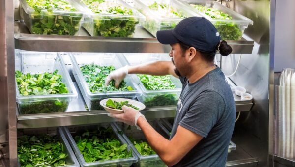 Taco Bell and other major chains are taking a hit from the cyclospora outbreak, early foot traffic data shows