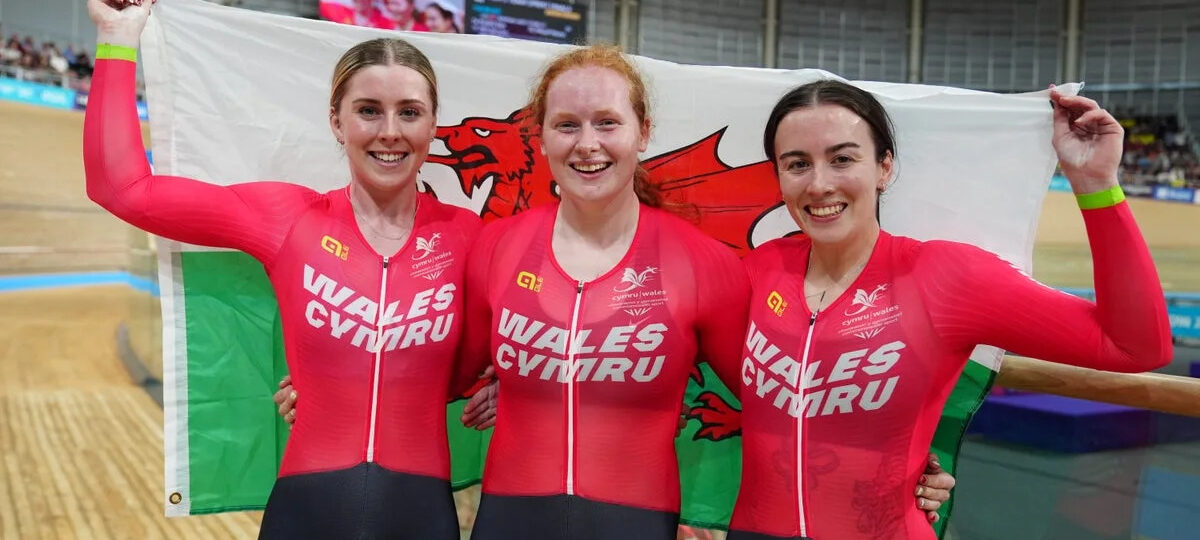 Emma Finucane powers Wales to gold in British show of force in Commonwealth Games team sprint
