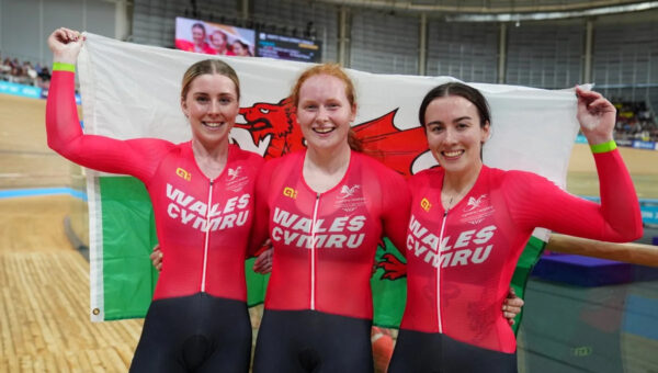 Emma Finucane powers Wales to gold in British show of force in Commonwealth Games team sprint