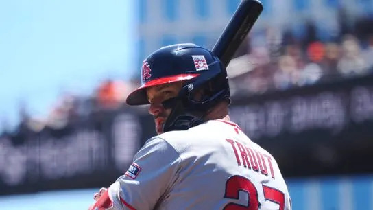 Giants bury Angels early, cruise to lopsided win