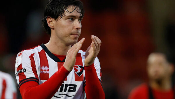 Doncaster sign Bristol Rovers midfielder Hutchinson
