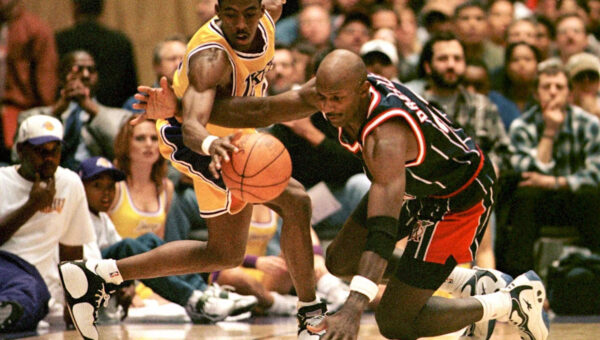 Houston Rockets jersey history No. 22 - Clyde Drexler (1995-98)