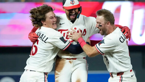 Royce Lewis hits walk-off triple as Twins rally past Royals 3-2 after Buxton exits with sore hip