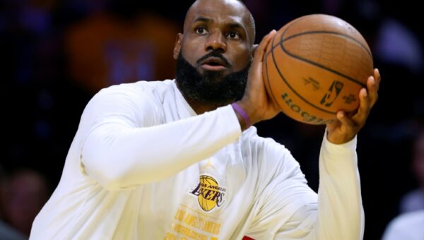 James hopes to bring title magic to Philadelphia 76ers