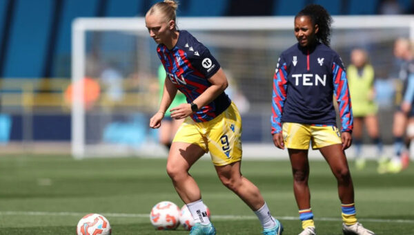 Sunderland sign striker Hughes on two-year deal