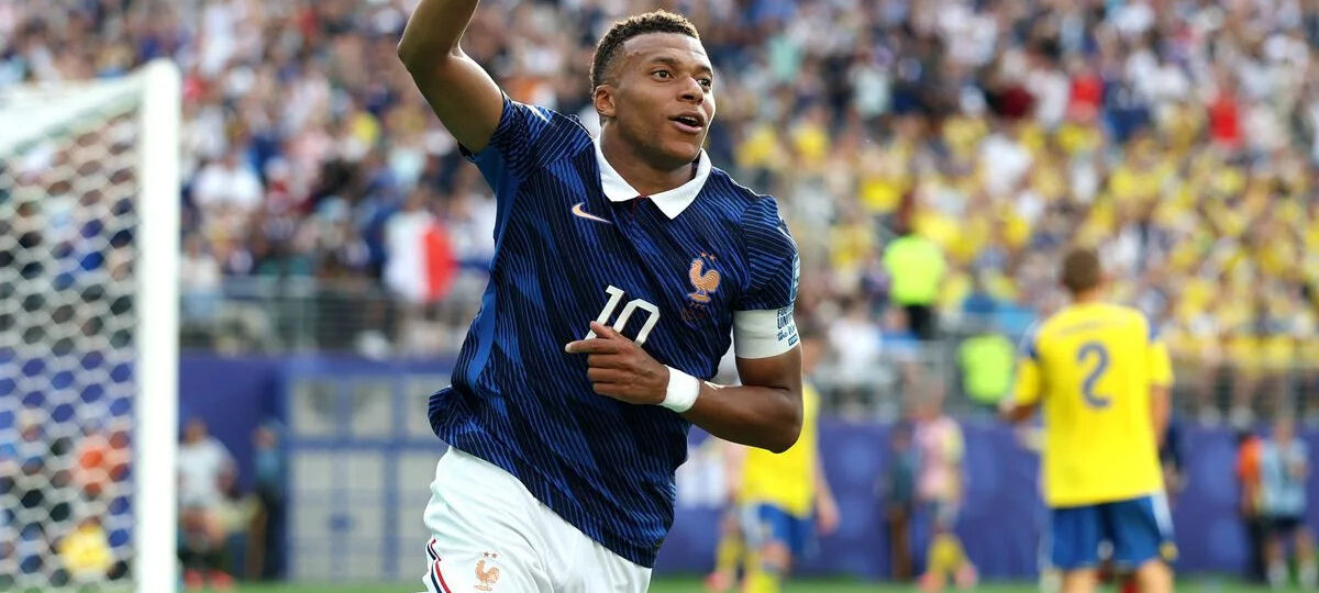 “This is the Mbappe World Cup… he’s just a level above” – Neville compares star to Ronaldo as France emerge clear favourites