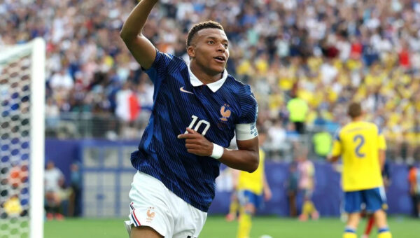 “This is the Mbappe World Cup... he’s just a level above” – Neville compares star to Ronaldo as France emerge clear favourites