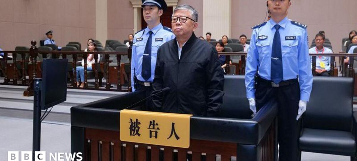 China sentences official to death for taking $325m in bribes