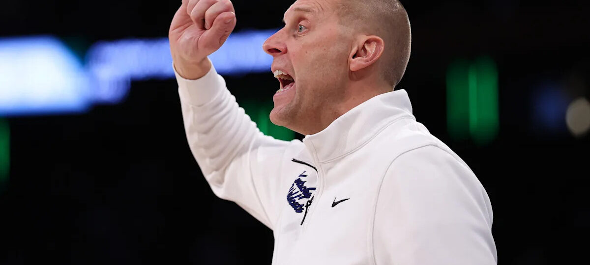 Kentucky offers 2028 guard who says Mark Pope is "that guy"