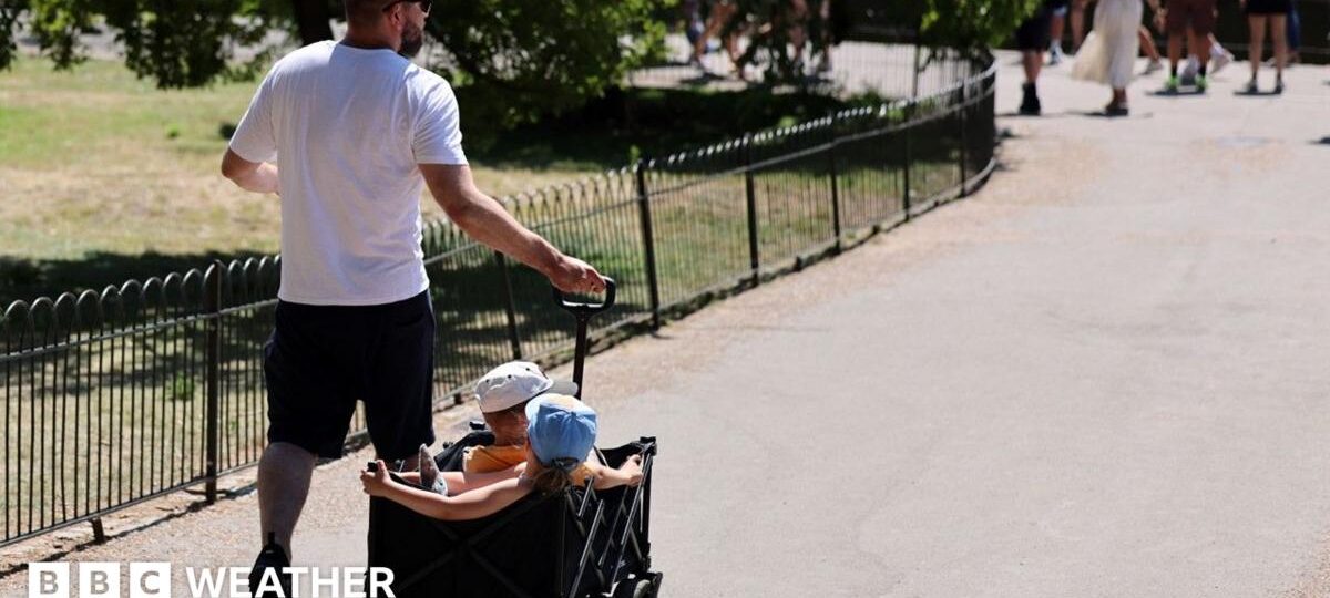 UK bakes in 35C highs as heatwave to continue next week