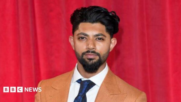 Ex-Coronation Street actor to receive ‘substantial’ libel damages from the Sun publisher
