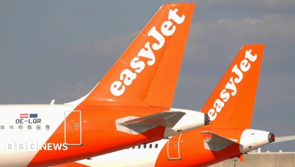 Easyjet agrees to £5.7bn takeover bid by US private equity firm
