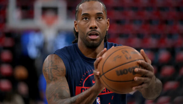 Why the NBA is delaying Kawhi Leonard Raptors trade with Clippers