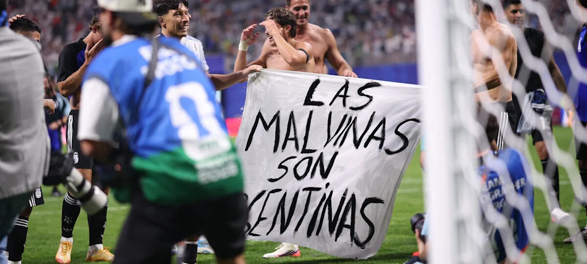Argentina faces FIFA discipline after players display Falkland Islands banner
