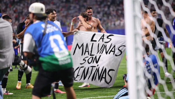 Argentina faces FIFA discipline after players display Falkland Islands banner