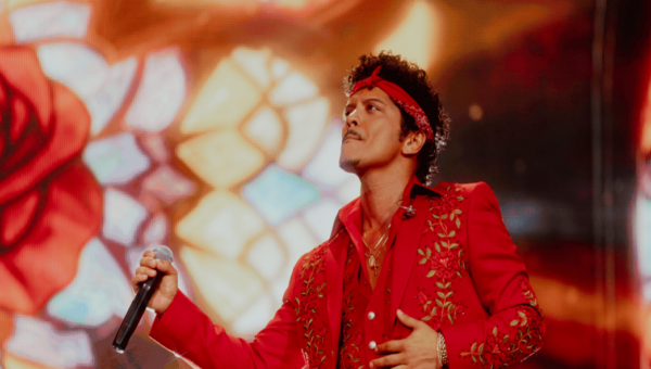 Bruno Mars has an unexpected opening before Wembley party starts