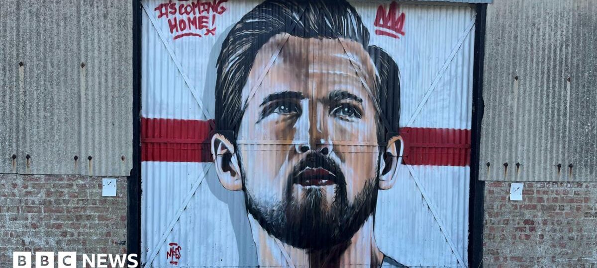 Kane and Bellingham murals celebrate World Cup run